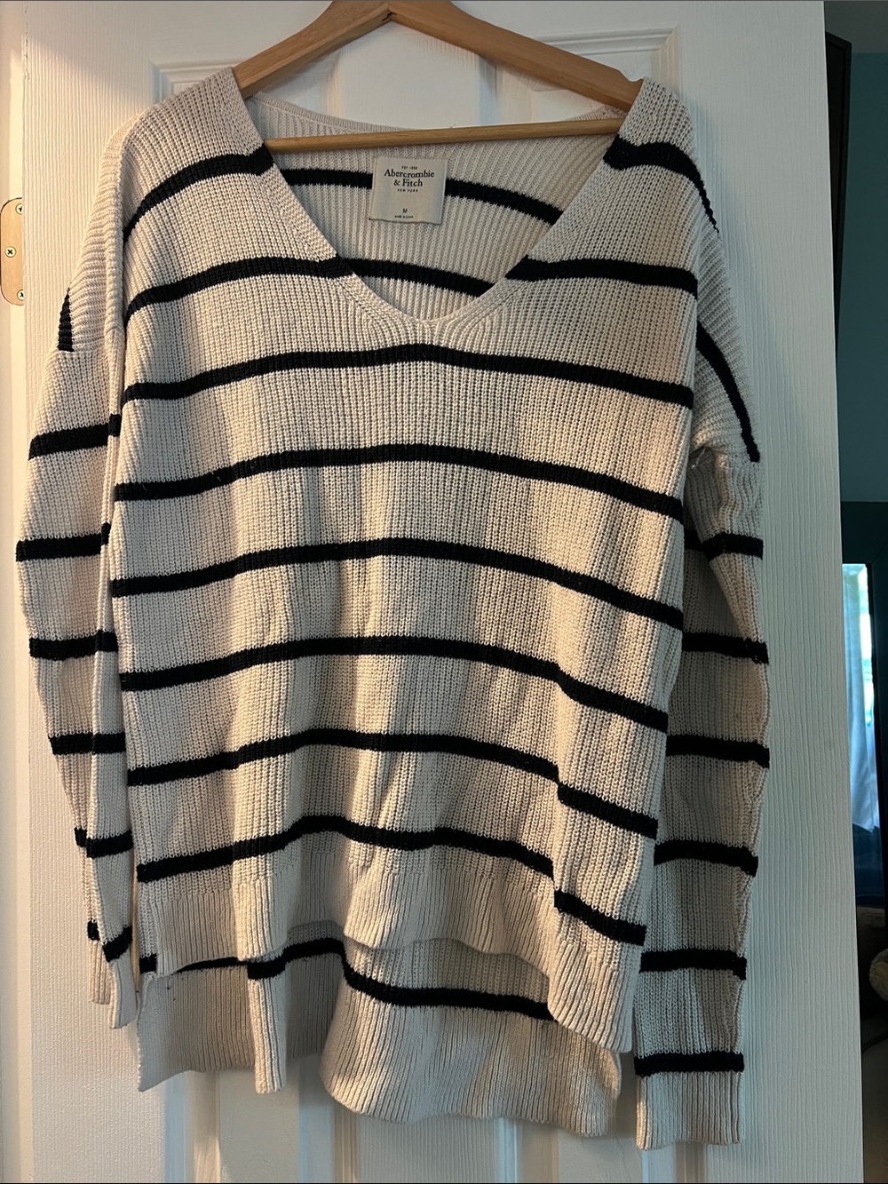 Abercrombie & Fitch Cream and Black Striped V-Neck Pullover Sweater - Women
